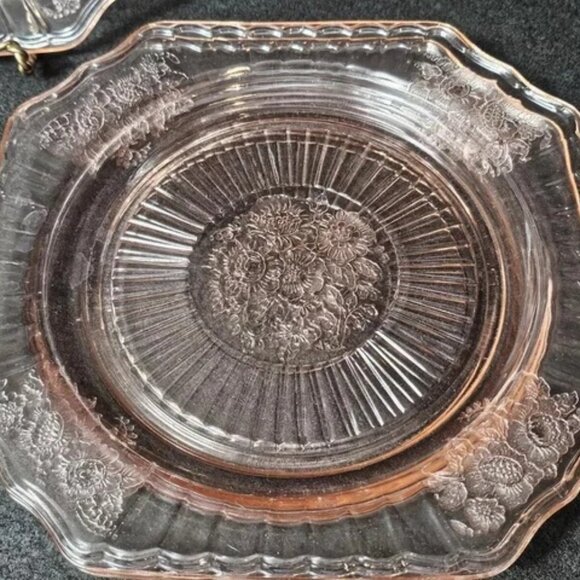 Set of 2 Pink Depression Glass Luncheon Plates (8 1/2") - Picture 5 of 8